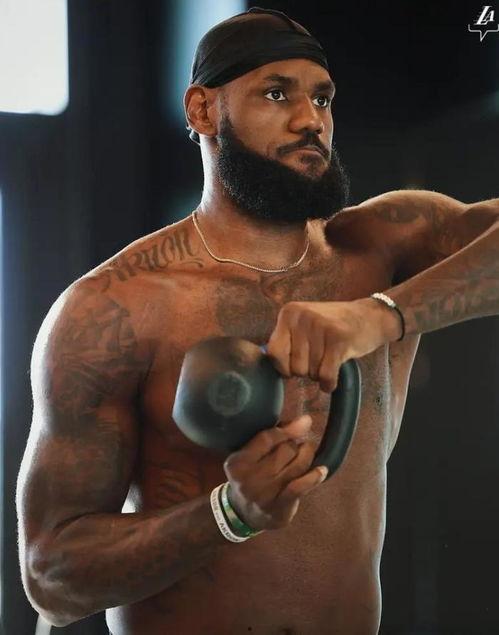 詹姆斯爆料里弗斯视频播放,揭秘篮球场上的秘密武器